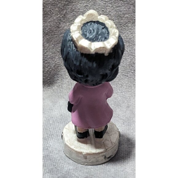 Queen Elizabeth II Mini Figure - Picture 15 of 16